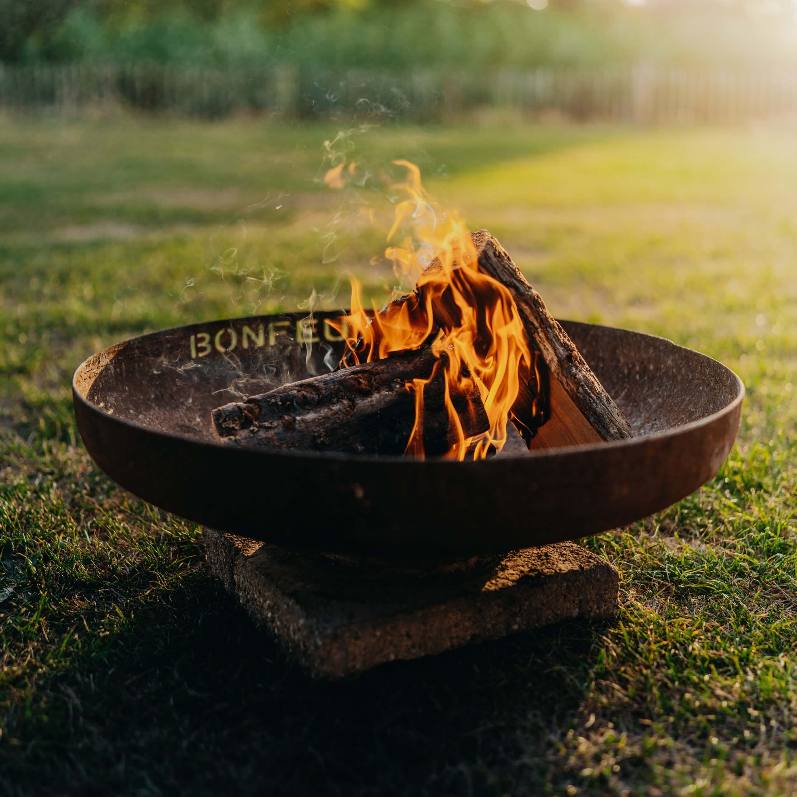 The BonFeu BonBowl outdoors with fire